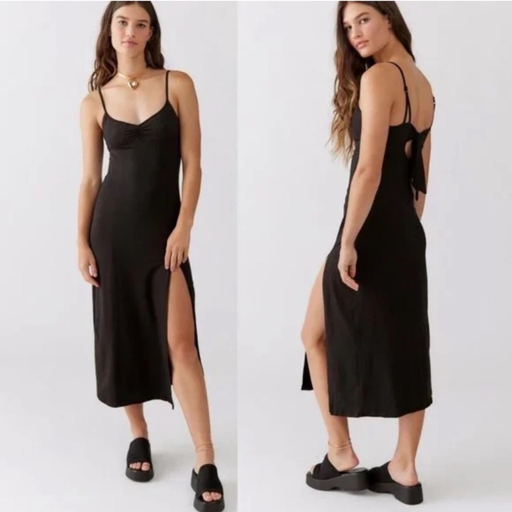Arna Black Dress